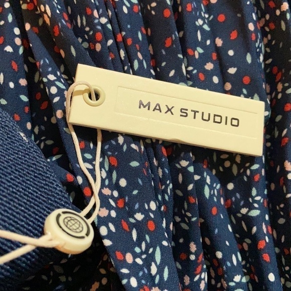 NWT Max Studio Midi Pleated Skirt Floral Print Navy Elastic Waist Women’s Size L - Picture 9 of 9
